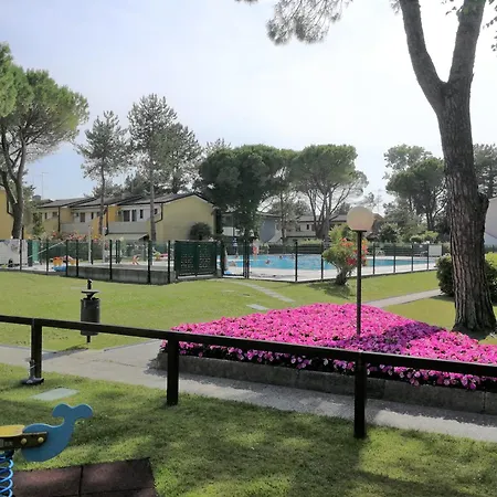 Azzurro Via Livenza 1 * Μπιμπιόνε