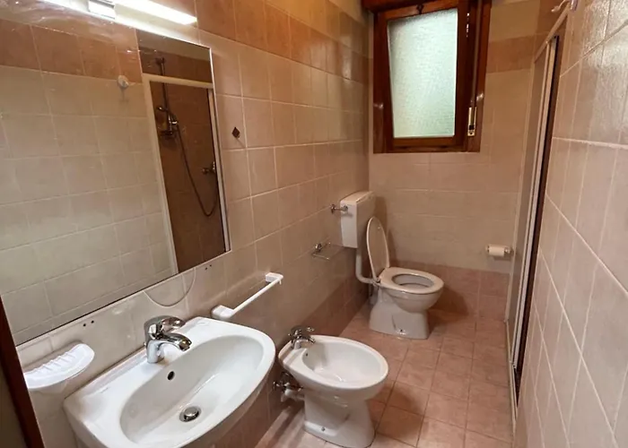 Azzurro Via Livenza 1 * ビビオーネ